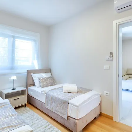 Διαμέρισμα Lux Oliva With Whirlpool And Free Parking Πούλα
