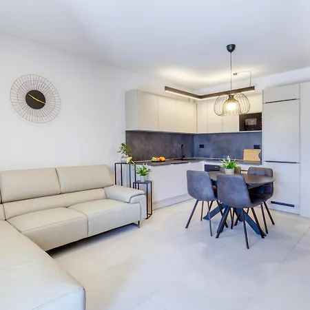 Διαμέρισμα Lux Oliva With Whirlpool And Free Parking Πούλα