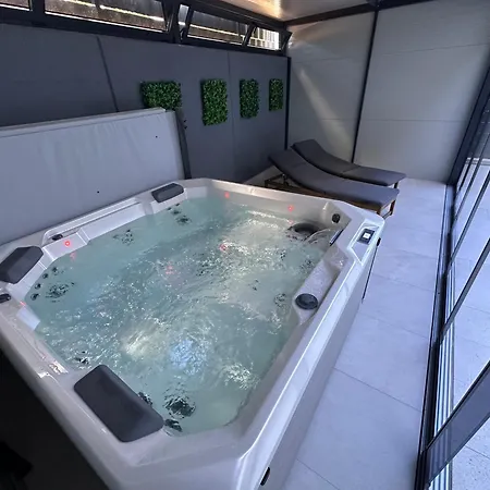 Διαμέρισμα Lux Oliva With Whirlpool And Free Parking Πούλα