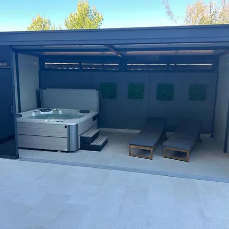 Lux Oliva With Whirlpool And Free Parking Διαμέρισμα Πούλα